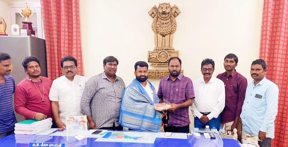 ఆర్‌డిఒ, తహశీల్దార్లకు సత్కారం