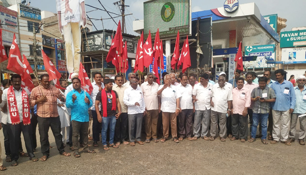 left-parties-protest-against-go-1