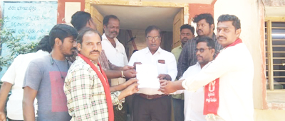  టోల్‌ గేట్‌ మూసి వేయాలి