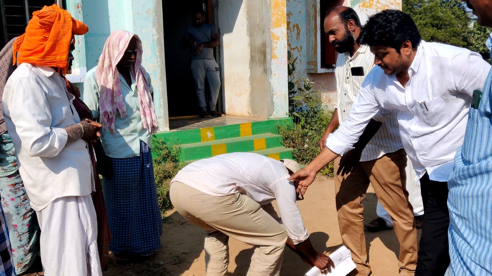 మా భూములిప్పించండి సారూ..!