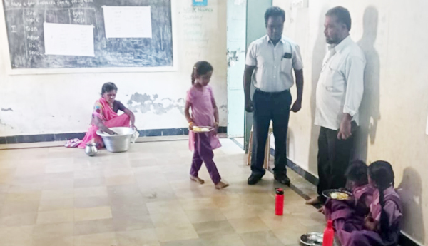 Inspection-of-mid-day-meal-at-Mushturu-Government-School