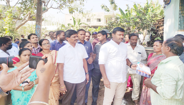 Minister-Gudivada-Amarnath-in-Gadapagadapaku-Mana-Sarkari