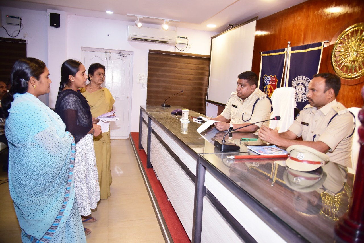 ఫిర్యాదులు విచారణ చేసి పరిష్కారం అందిస్తాం : ఎస్పీ