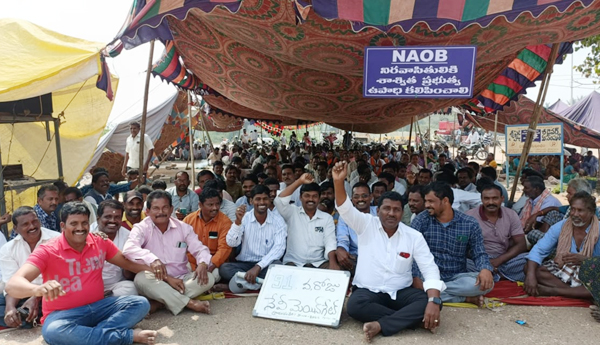 naval-victims-protest