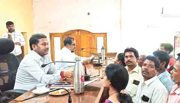  స్పందనలో 42 వినతలు