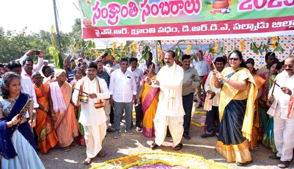 అట్టహాసంగా సంక్రాంతి సంబరాలు