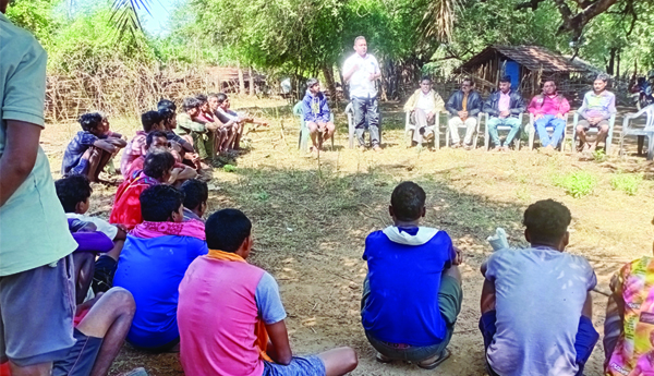 పోడు రైతులపై వేధింపులు ఆపాలి