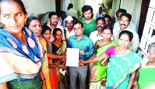  'ధాన్యం కొనుగోలు' కార్మికులకు కమీషన్‌ డబ్బులు చెల్లించాలి