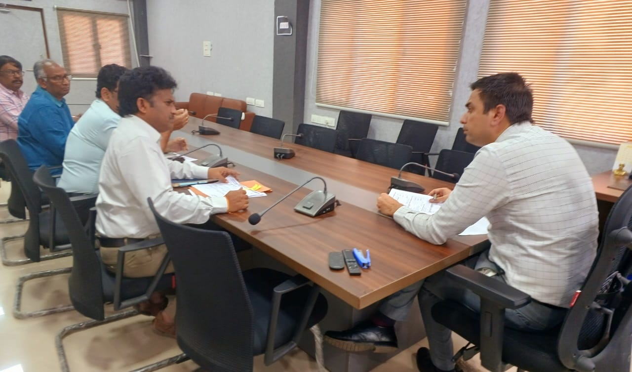 పెండింగ్‌లో ఉన్న రోడ్లకు సత్వరమే అటవీ అనుమతులు