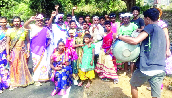 వారపు సంతలో సంక్రాంతి శోభ