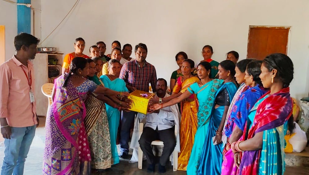 బదిలీ హెల్త్‌ అసిస్టెంట్‌కు ఘనవీడ్కోలు