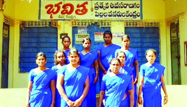 వేతన బకాయిలు చెల్లించాలని ఆందోళన