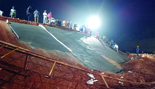 గండి ప్రదేశంలో కాంక్రీట్‌ పనులు