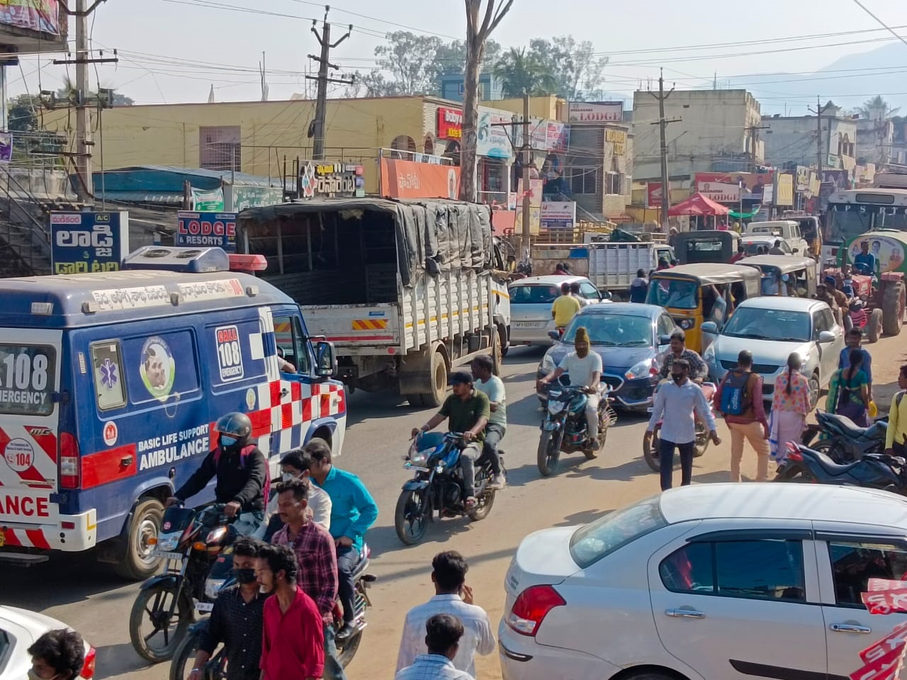  ట్రాఫిక్‌ వలయంలో పాడేరు!