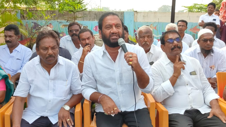 ఆస్తులు పంచిన చరిత్ర నల్లపరెడ్డిదే