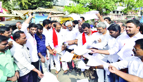 Meetings-rallies-on-roads-Protests-against-ban-GO