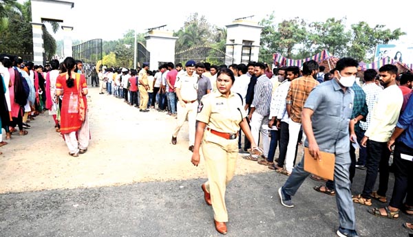 పలుచోట్ల కానిస్టేబుల్‌ రాత పరీక్ష