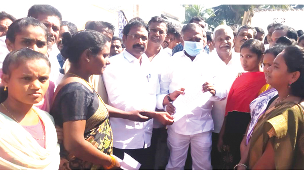 రొయ్యల పరిశ్రమను తెరిపించాలి