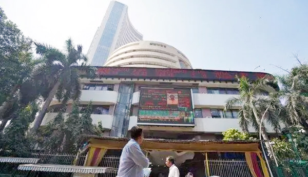 Rs-2-lakh-crores-of-wealth-evaporated-Sensex-fell-by-637-points