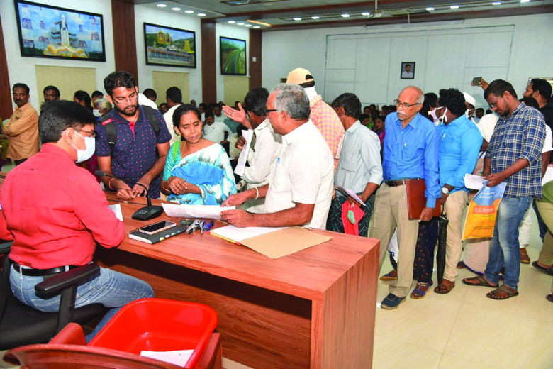 స్పందన అర్జీల పట్ల ప్రత్యేక శ్రద్ద