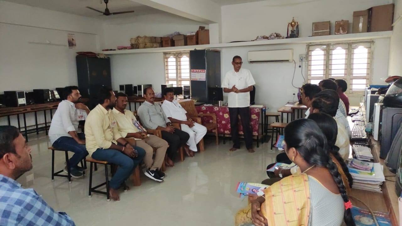 ఉద్యోగుల జీతాలు సకాలంలో చెల్లించాలి