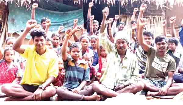 ఆదివాసీల ఆందోళన