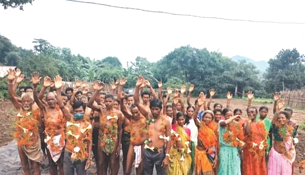 గిరిజనుల ఆందోళన