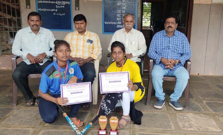 జాతీయ స్థాయి పోటీలకు విద్యార్థిని ఎంపిక