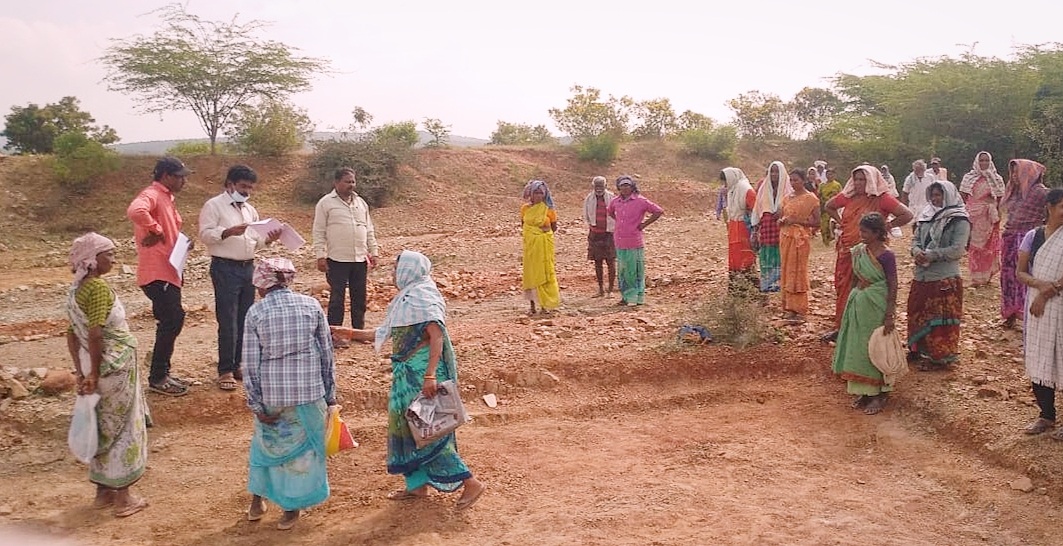 పూడికతీత పనులను పరిశీలన