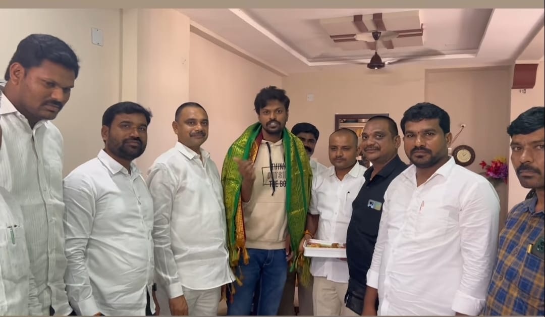 బిగ్‌బాస్‌ ఆదిరెడ్డికి అభినందనలు