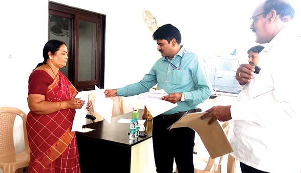 చింతకాయల విజరుకు నోటీసులు