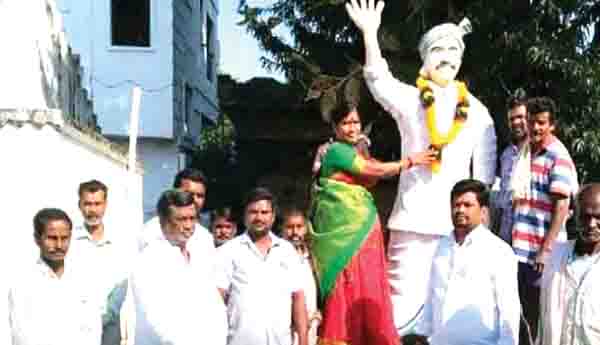 వైసిపి నేతల సంబరాలు