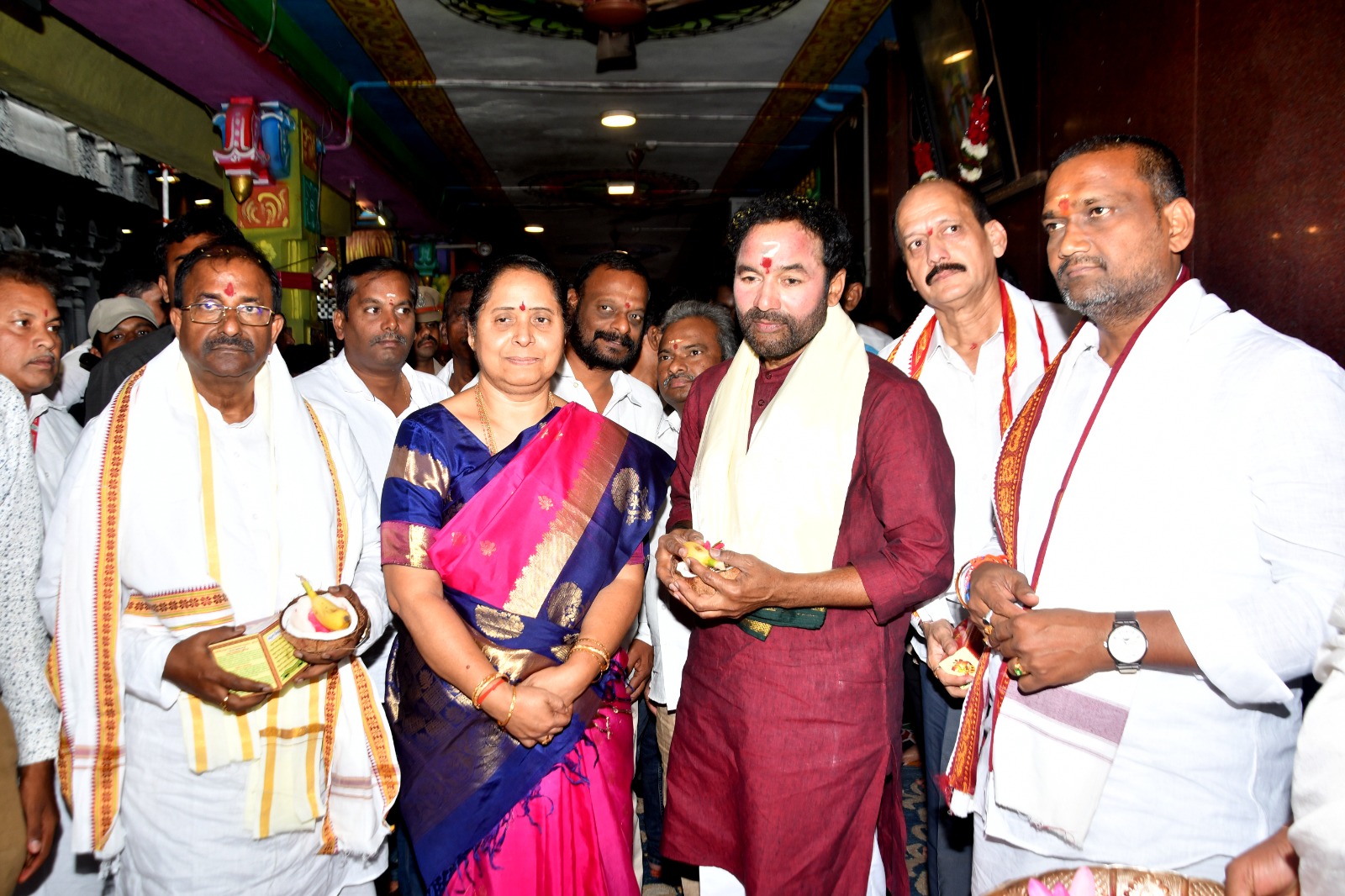 దుర్గమ్మ సన్నిధిలో ప్రముఖులు