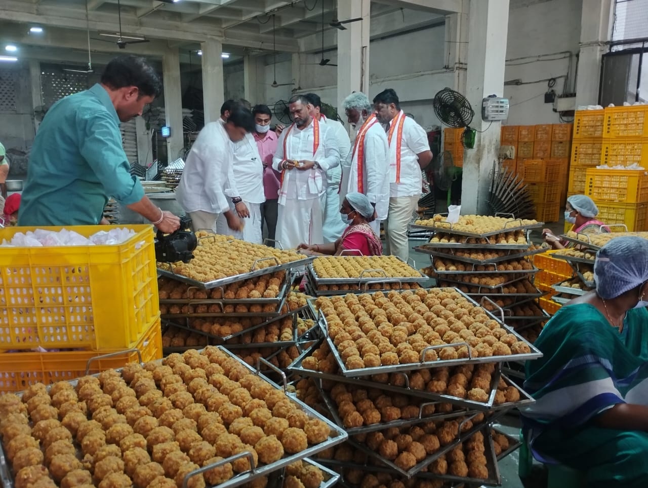 దుర్గగుడిలో వివిధ విభాగాల ఆకస్మిక తనిఖీ