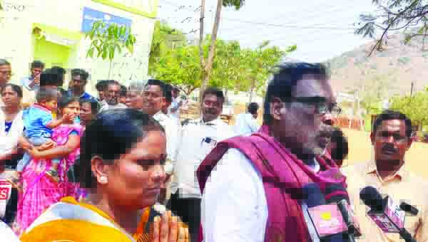 ఎస్‌సి కుల ధ్రువీకరణ పత్రం కోసం ధర్నా