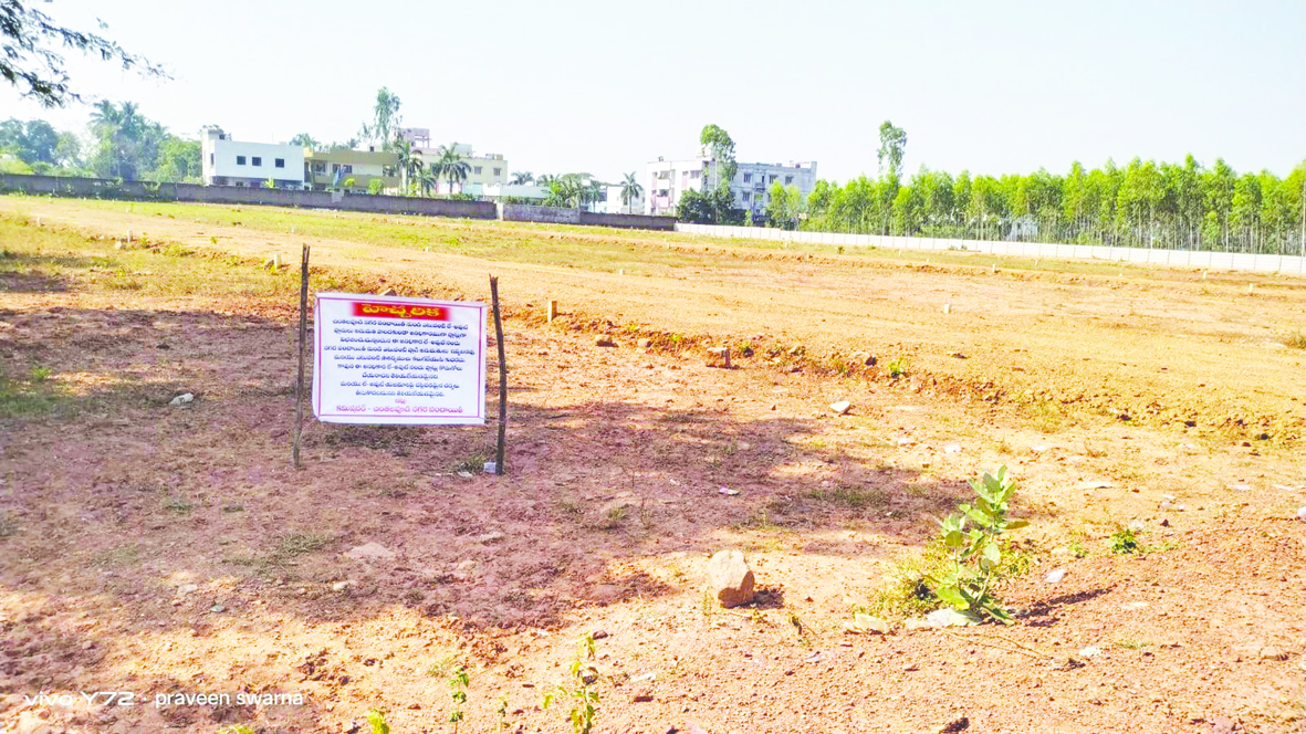 పుట్టగొడుగుల్లా అక్రమ లే అవుట్లు