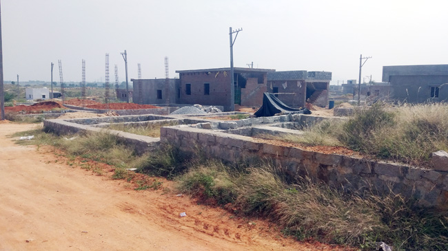 పేదల గూళ్లు..