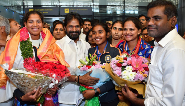 అండర్‌-19 ప్రపంచకప్‌ విజేతలకు ఘన స్వాగతం