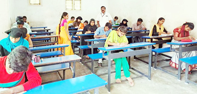పరీక్ష కేంద్రాల్లో డిఐఇఒ తనిఖీలు