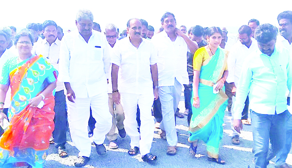 అబద్ధాలు కాదు.. వాస్తవాలు మాట్లాడాలి