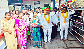 కమనీయం శ్రీ కామాక్షి త్రేతేశ్వర స్వామి కల్యాణంపట్టు వస్త్రాలు, ముత్యాల తలంబ్రాలు