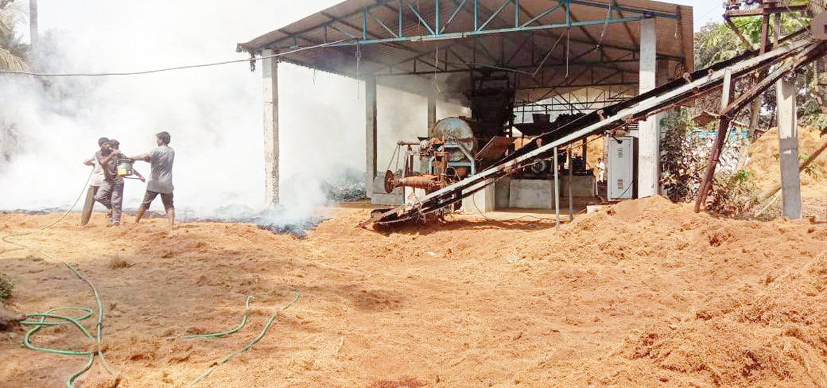 పీచు పరిశ్రమలో అగ్ని ప్రమాదం