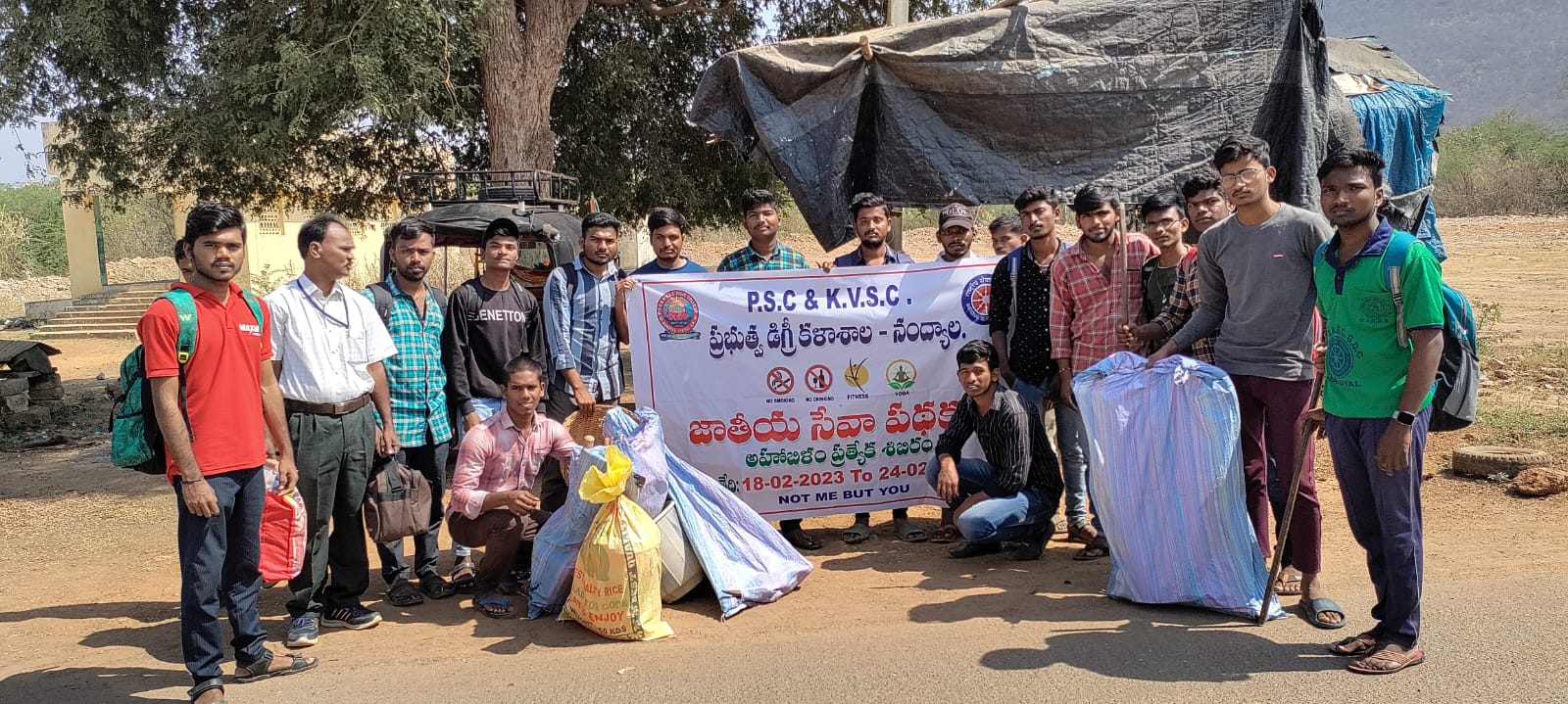 శ్రమదానం చేసేందుకు వచ్చిన నంద్యాల డిగ్రీ కళాశాల విద్యార్థులు