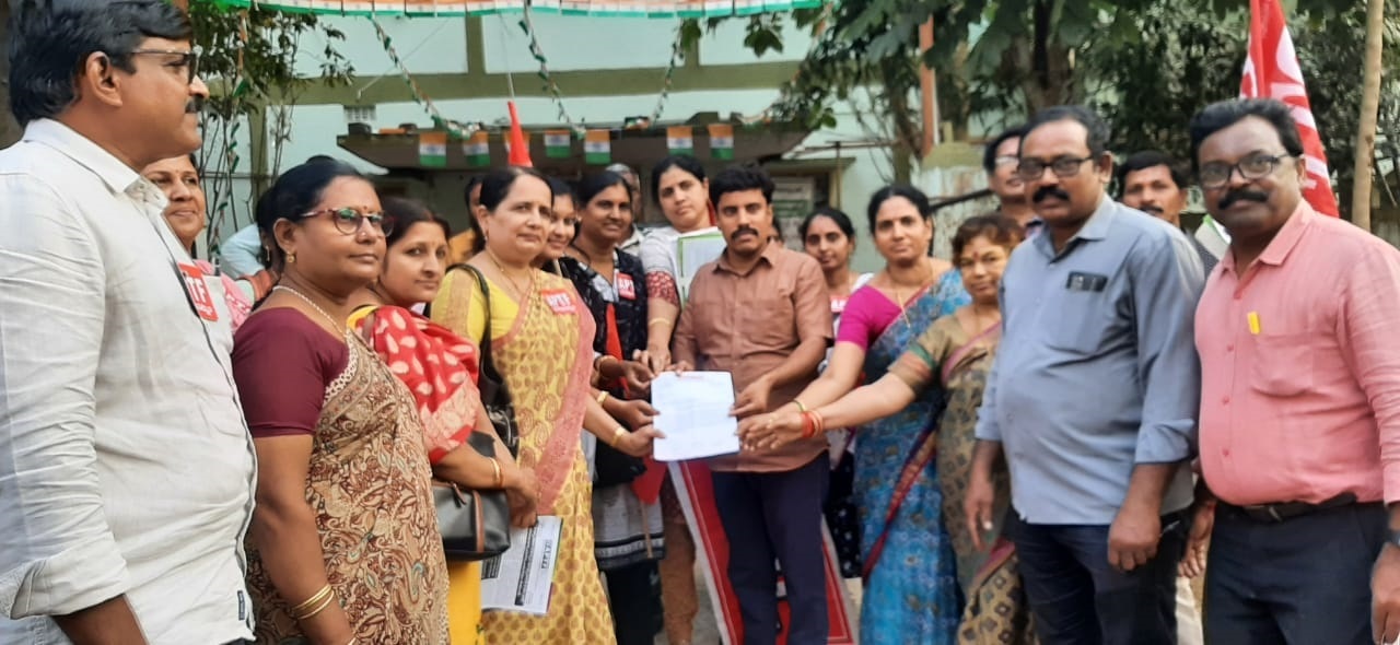 సమస్యల పరిష్కారానికి ఉపాధ్యాయుల నిరసన