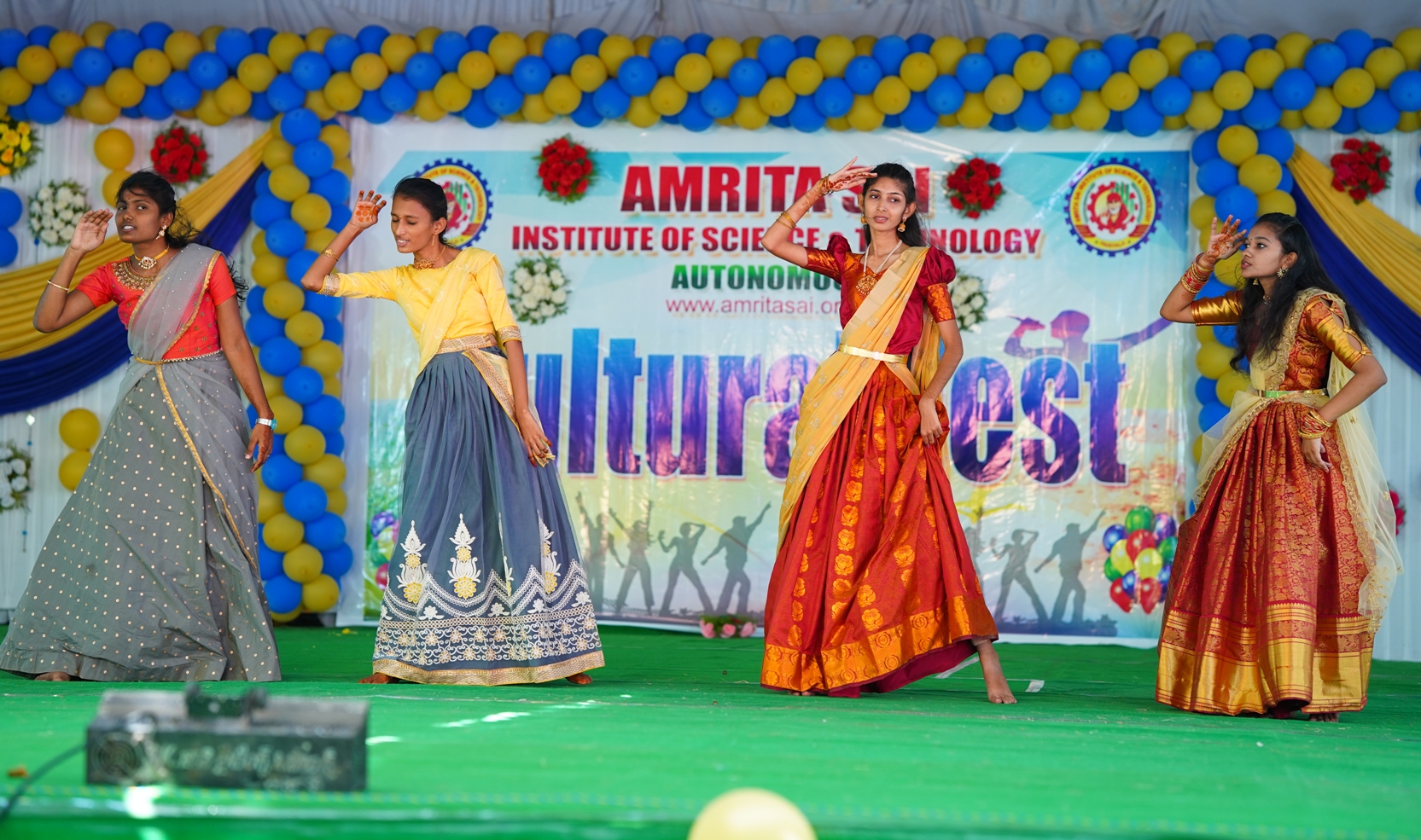 అమ్రితసాయిలో ఘనంగా 'కల్చరల్‌ ఫెస్ట్‌'