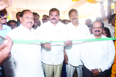 విద్యకు అధిక ప్రాధాన్యత : మంత్రి బొత్స సత్యనారాయణ