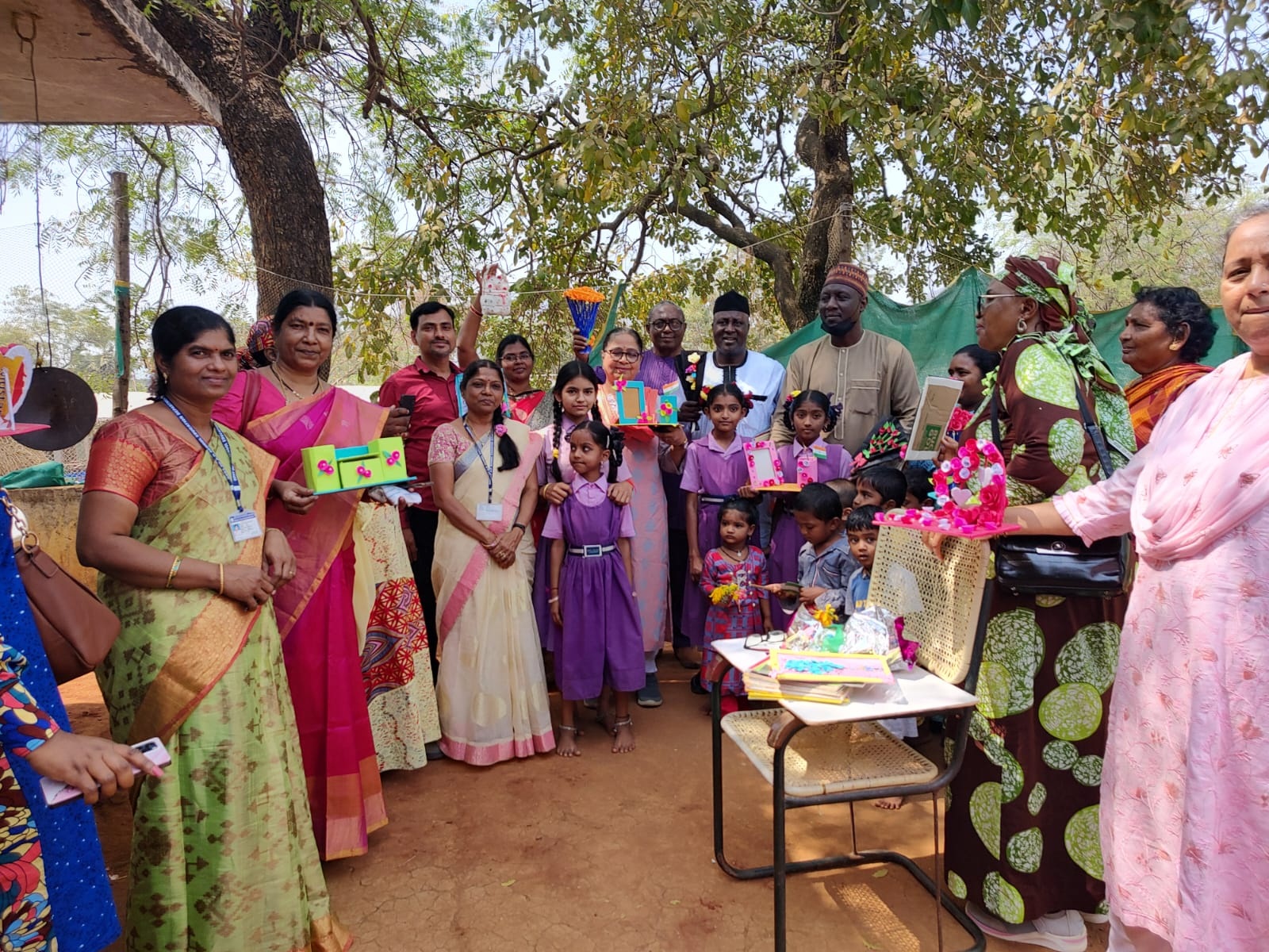 మంగళాపురం పాఠశాలను సందర్శించిన నైజీరియా దేశస్తులు