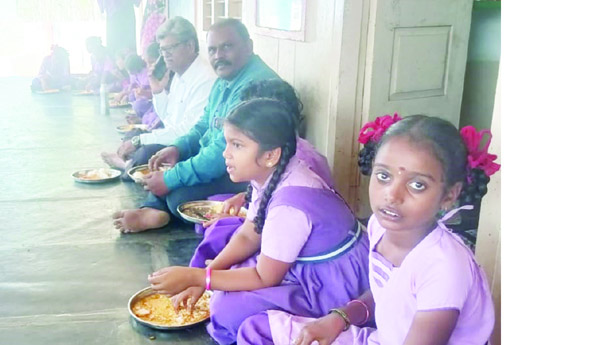 పాఠశాలలో జాయింట్‌ డైరెక్టర్‌ తనిఖీ