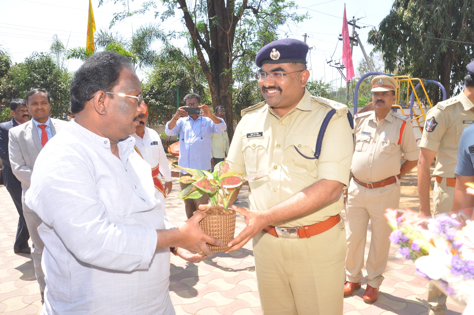 లేపాక్షిలో హైకోర్టు న్యాయమూర్తి