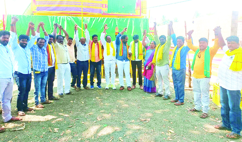 స్థానికునికే ఎంఎల్‌ఎ టిక్కెట్‌ కేటాయించాలి